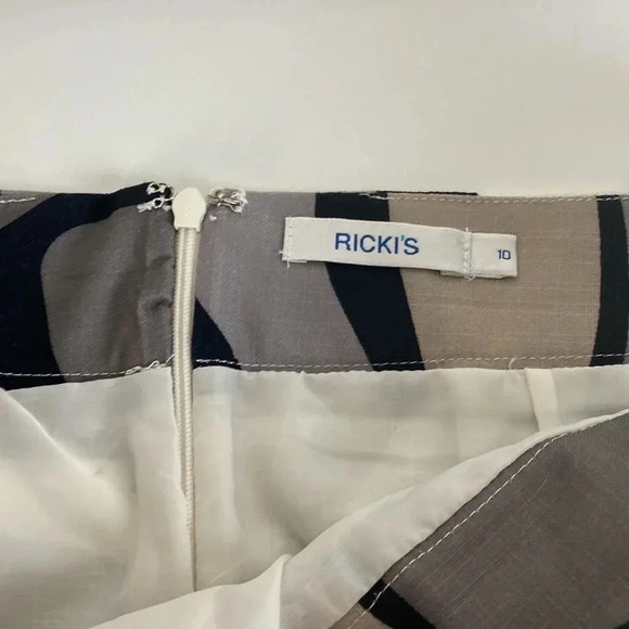 abstract print Eclectic black white grey maximalist skirt with pocket size 10 - Picture 4 of 9